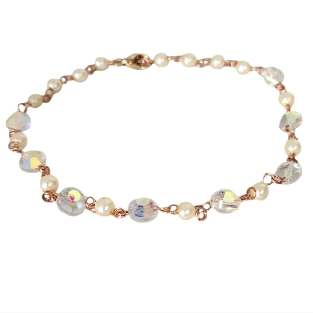 Hand Crafted ​dainty pearl